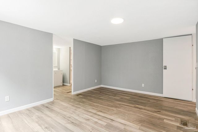 5658 Government Dr, Gulf Breeze, FL 32563