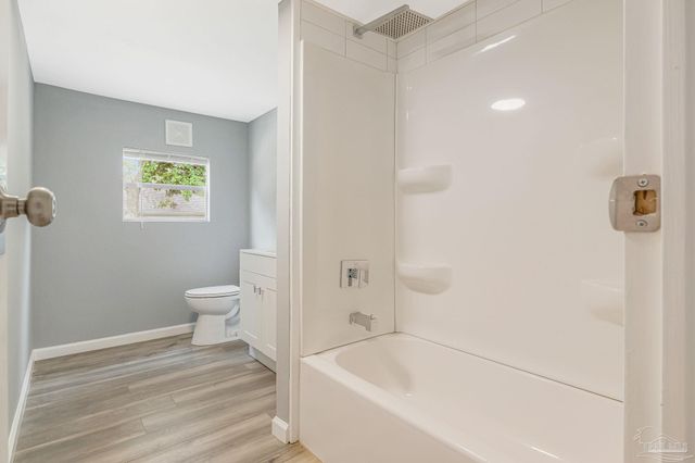 5658 Government Dr, Gulf Breeze, FL 32563