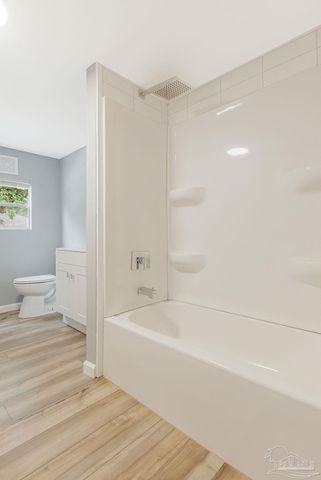 5658 Government Dr, Gulf Breeze, FL 32563