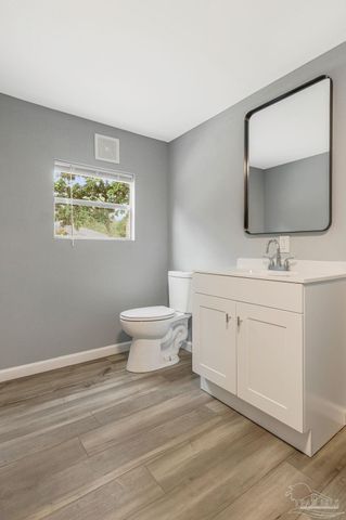 5658 Government Dr, Gulf Breeze, FL 32563