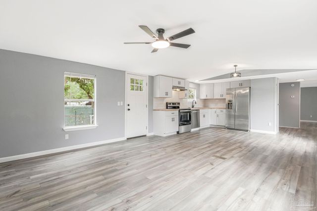 5658 Government Dr, Gulf Breeze, FL 32563