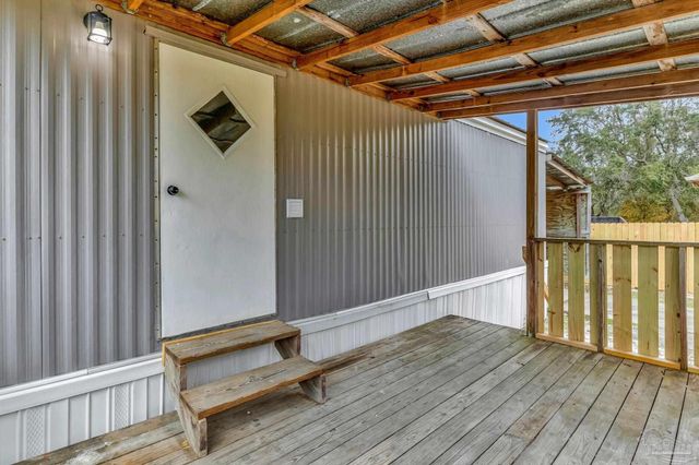 5658 Government Dr, Gulf Breeze, FL 32563