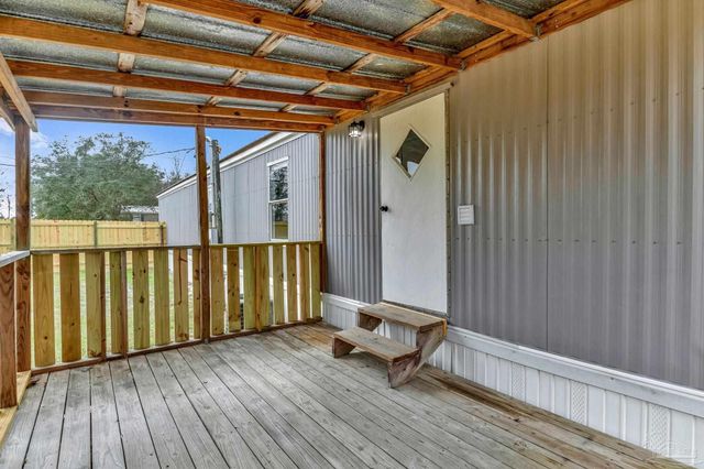 5658 Government Dr, Gulf Breeze, FL 32563