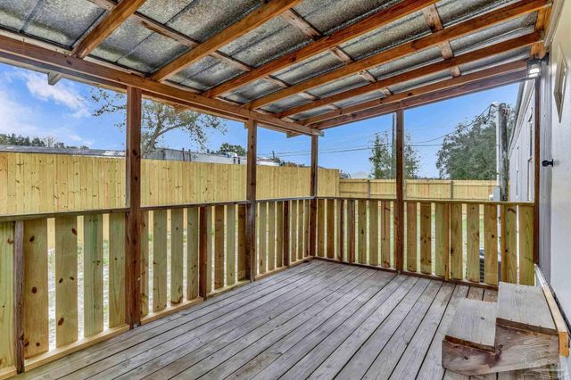 5658 Government Dr, Gulf Breeze, FL 32563