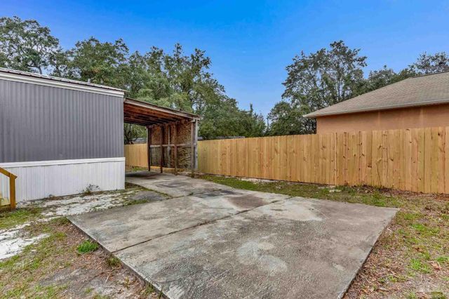 5658 Government Dr, Gulf Breeze, FL 32563