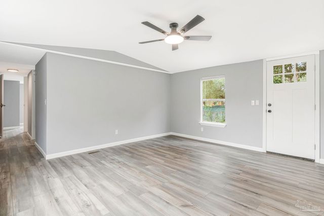 5658 Government Dr, Gulf Breeze, FL 32563