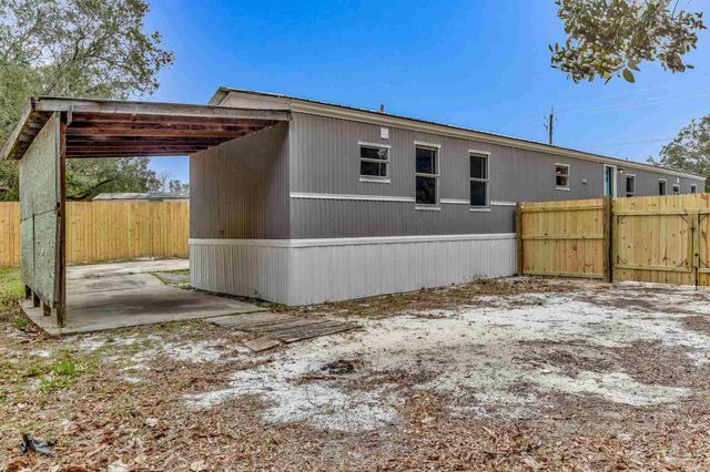 5658 Government Dr, Gulf Breeze, FL 32563