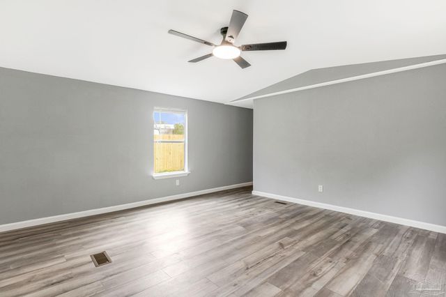 5658 Government Dr, Gulf Breeze, FL 32563