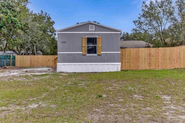 5658 Government Dr, Gulf Breeze, FL 32563