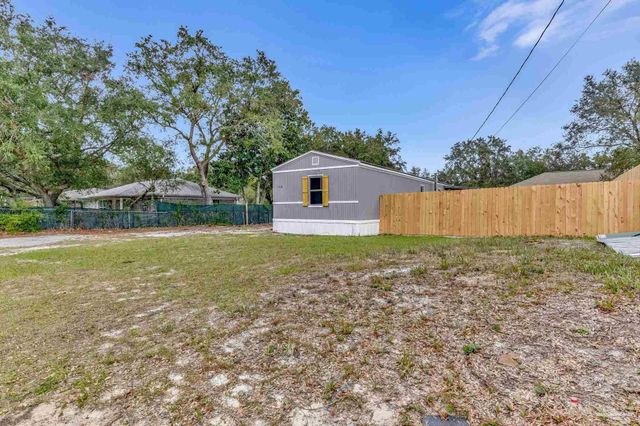 5658 Government Dr, Gulf Breeze, FL 32563