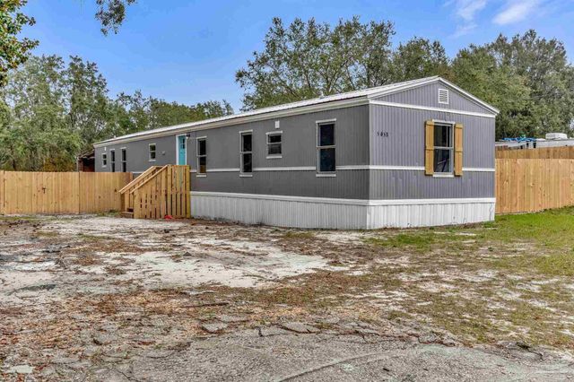 5658 Government Dr, Gulf Breeze, FL 32563
