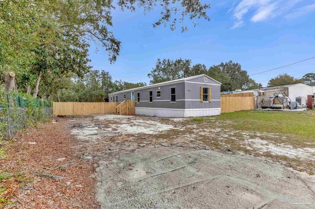 5658 Government Dr, Gulf Breeze, FL 32563
