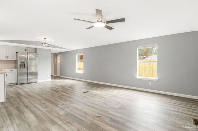 5658 Government Dr, Gulf Breeze, FL 32563