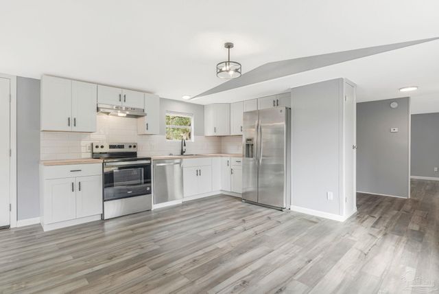 5658 Government Dr, Gulf Breeze, FL 32563