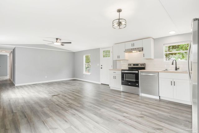 5658 Government Dr, Gulf Breeze, FL 32563