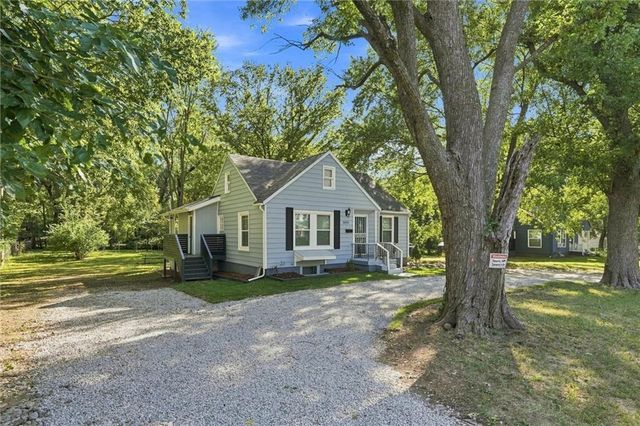 6315 E Red Bridge Road, Kansas City, MO 64134