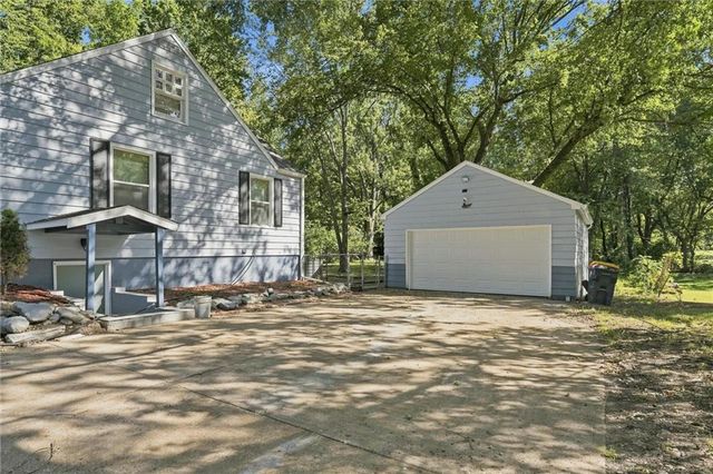 6315 E Red Bridge Road, Kansas City, MO 64134