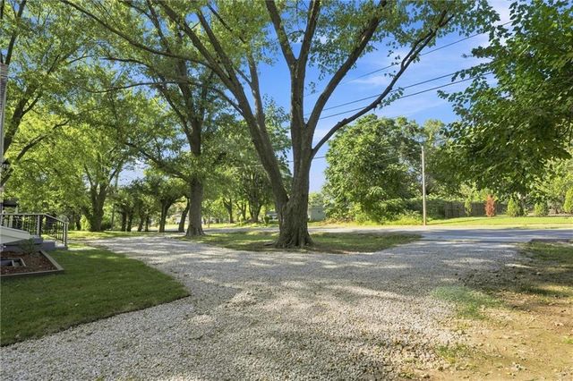 6315 E Red Bridge Road, Kansas City, MO 64134