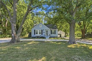 6315 E Red Bridge Road, Kansas City, MO 64134