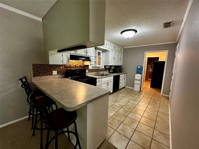 1209 Park Street N, Seymour, TX 76380