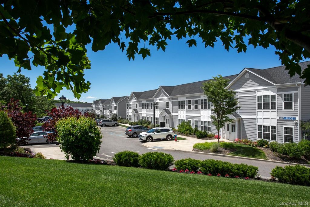 262 Indian Head Road 310, Kings Park, NY 11754