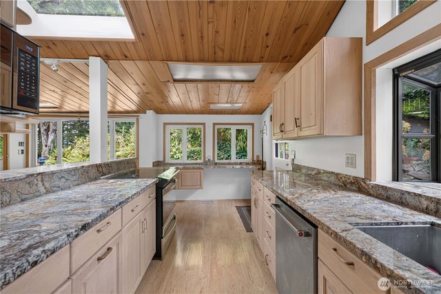26516 8th Avenue S, Des Moines, WA 98198