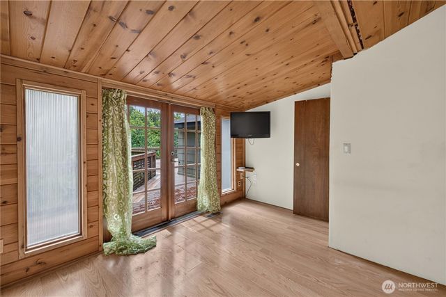 26516 8th Avenue S, Des Moines, WA 98198