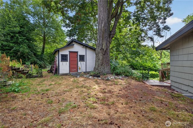 26516 8th Avenue S, Des Moines, WA 98198