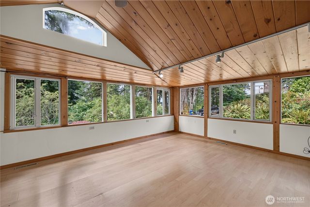 26516 8th Avenue S, Des Moines, WA 98198