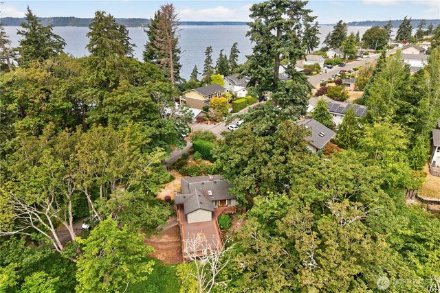 26516 8th Avenue S, Des Moines, WA 98198