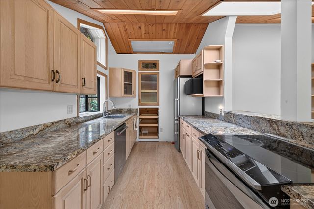 26516 8th Avenue S, Des Moines, WA 98198