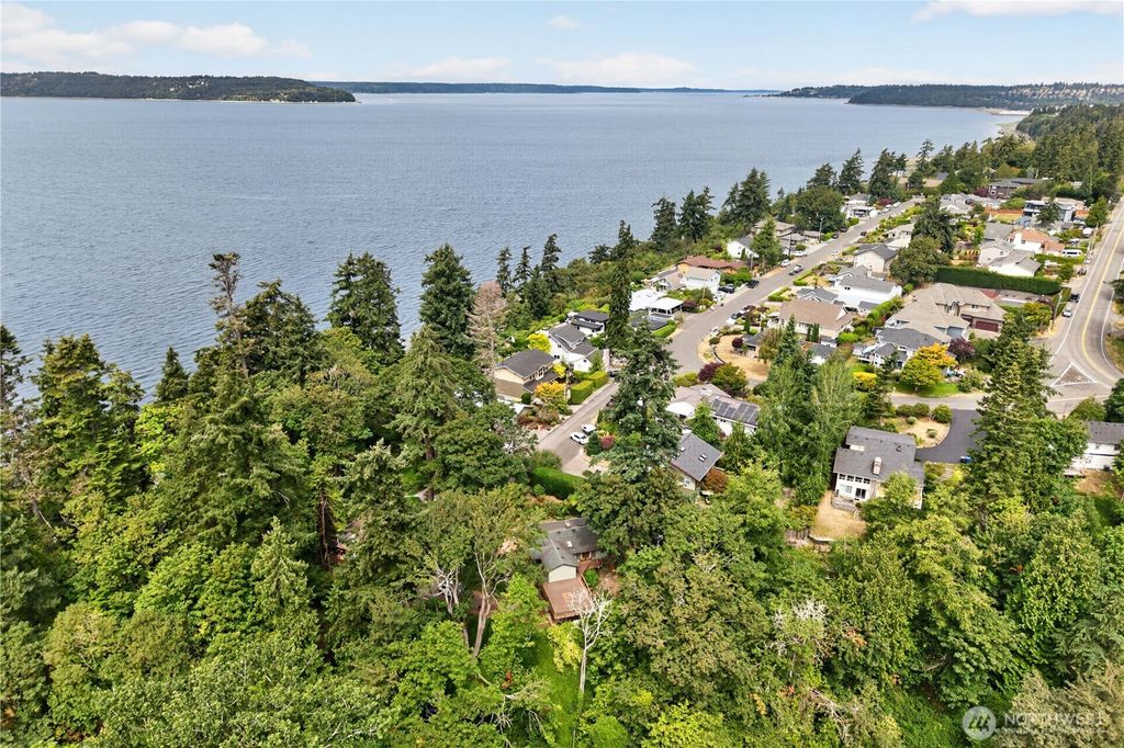 26516 8th Avenue S, Des Moines, WA 98198