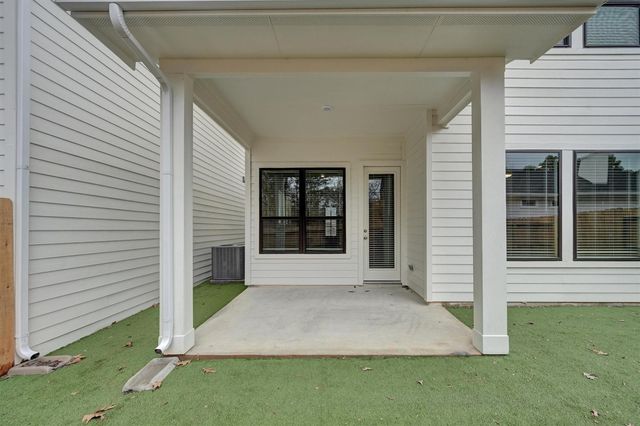 348 Summer Place Drive, Montgomery, TX 77356