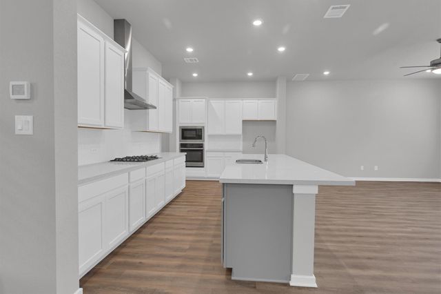 348 Summer Place Drive, Montgomery, TX 77356