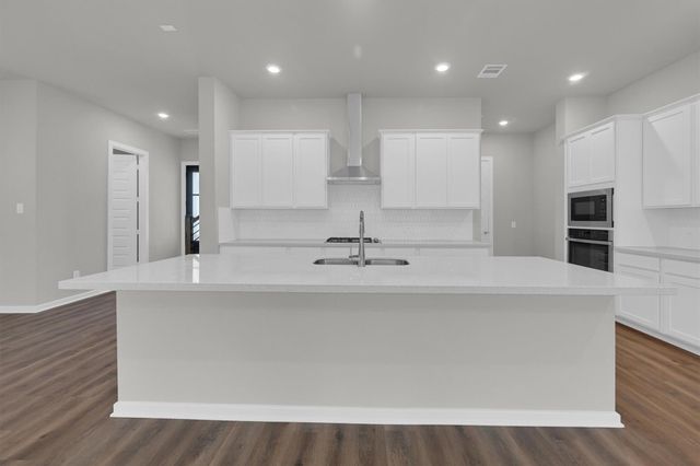 348 Summer Place Drive, Montgomery, TX 77356