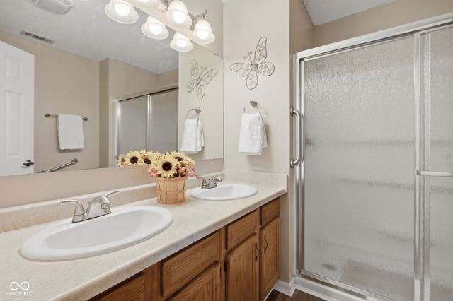 5473 Kelly Anne Way, Noblesville, IN 46062
