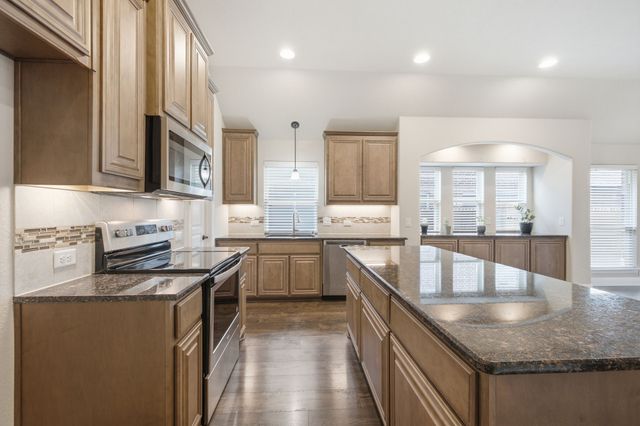 515 Lakeview Drive, Alvarado, TX 76009