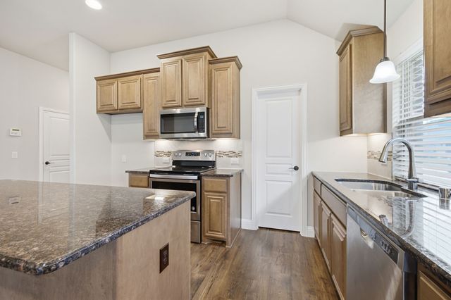 515 Lakeview Drive, Alvarado, TX 76009