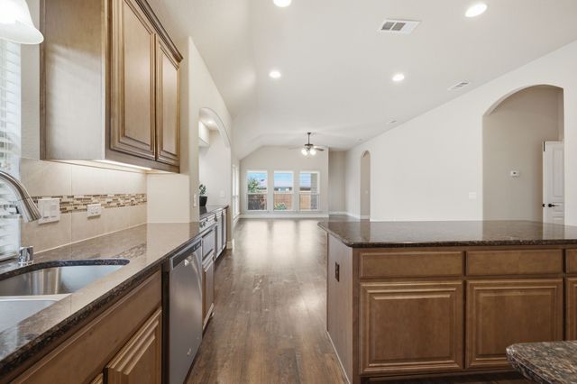 515 Lakeview Drive, Alvarado, TX 76009