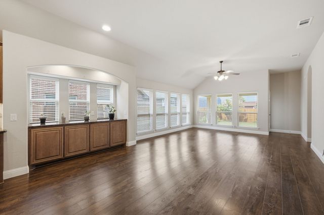 515 Lakeview Drive, Alvarado, TX 76009