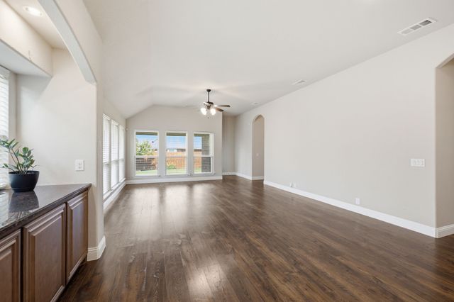 515 Lakeview Drive, Alvarado, TX 76009