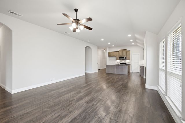 515 Lakeview Drive, Alvarado, TX 76009