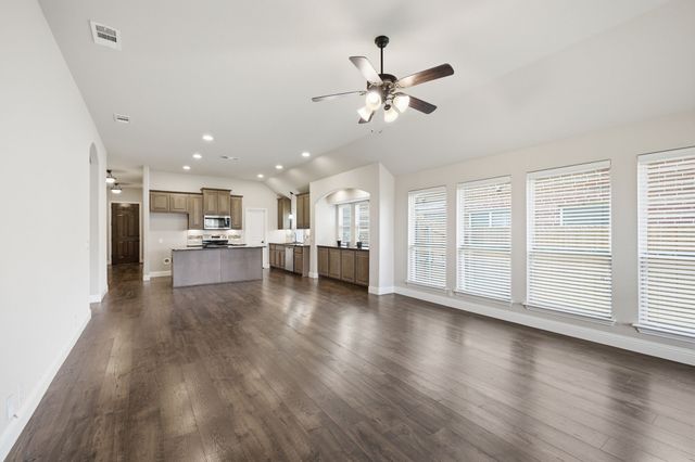 515 Lakeview Drive, Alvarado, TX 76009