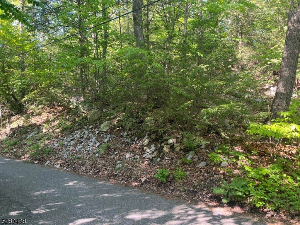 0 Fairlawn Dr, West Milford Twp., NJ 07421