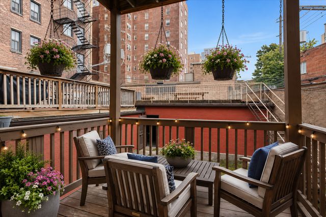 319 W WEBSTER Avenue 1, Chicago, IL 60614