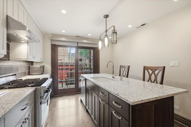 319 W WEBSTER Avenue 1, Chicago, IL 60614