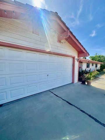 16861 Karen Road, Madera, CA 93636