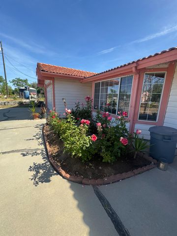 16861 Karen Road, Madera, CA 93636