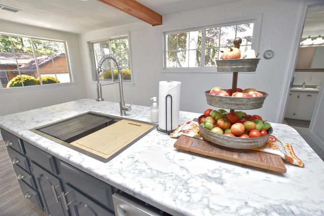 11921 W Breezy Point Drive, Monticello, IN 47960