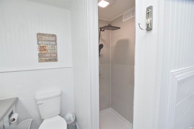 11921 W Breezy Point Drive, Monticello, IN 47960